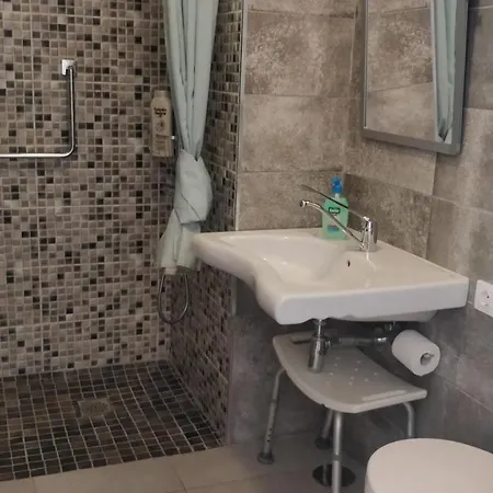 شقة New Refurbished Seafront Los Cristianos Disabled Friendly Apt *