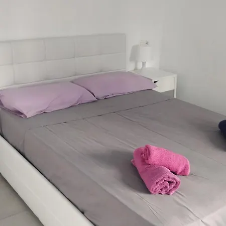 New Refurbished Seafront Los Cristianos Disabled Friendly Apt * أرونا
