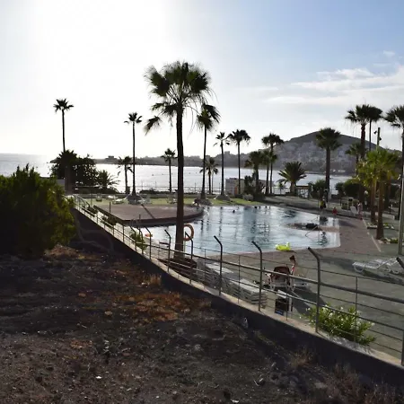 New Refurbished Seafront Los Cristianos Disabled Friendly Apt شقة