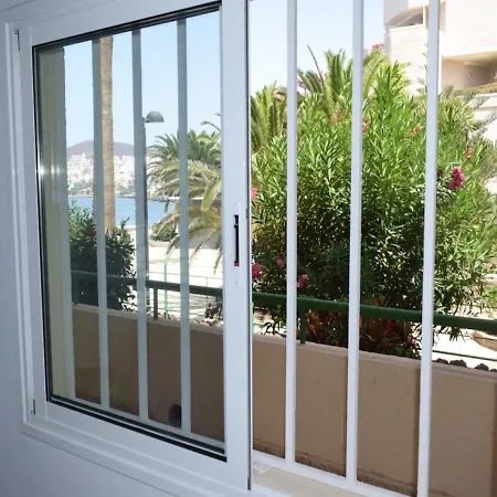 아파트 New Refurbished Seafront Los Cristianos Disabled Friendly Apt 아로나