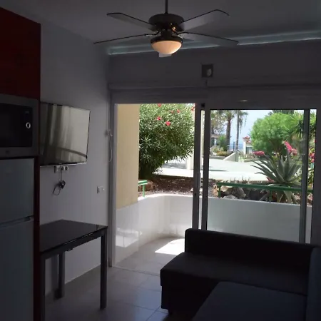 New Refurbished Seafront Los Cristianos Disabled Friendly Apt 아로나