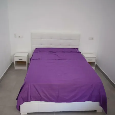 New Refurbished Seafront Los Cristianos Disabled Friendly Apt 아파트 아로나